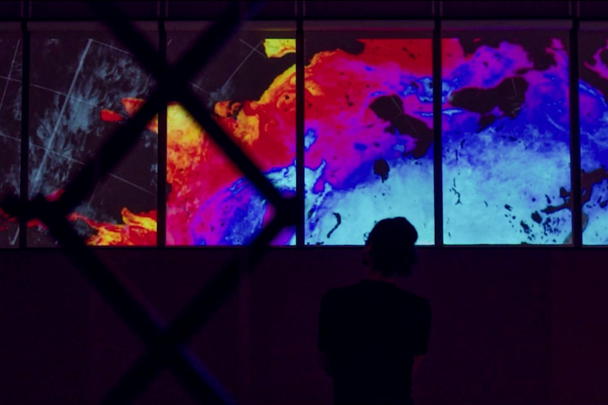 Marc Sinan displayed over multiple LED panels as he is playig his guitar